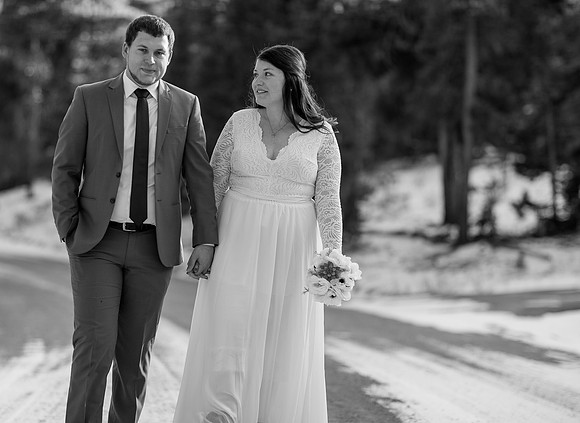 winter elopement photographer Vail