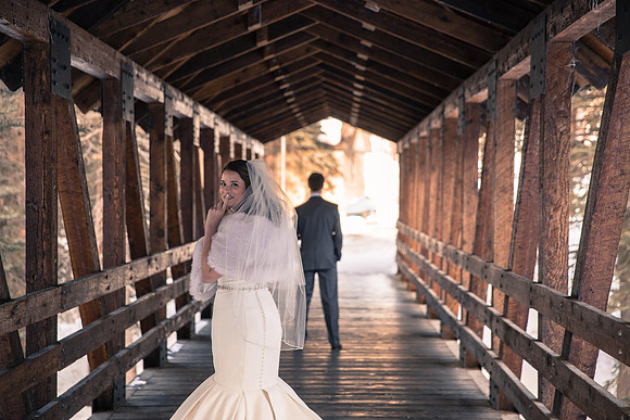 covered bridge vail colorado wedding photos